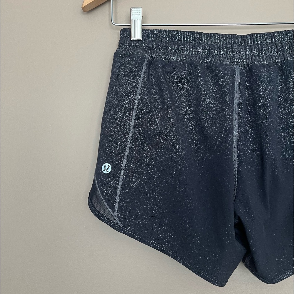 {Lululemon} Hotty Hot Short II Long 4" in Luminosity Foil Print Black Silver - 4 - Picture 5 of 10